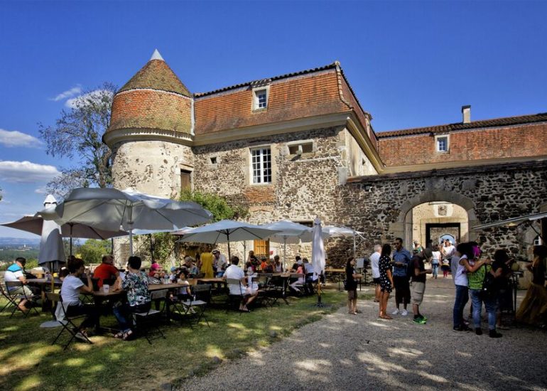 © Bistrot d'été et food truck du Château de Goutelas - Philippe Mesa