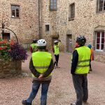 © Balade à vélo électrique ... les villages médiévaux - OT Forez-Est