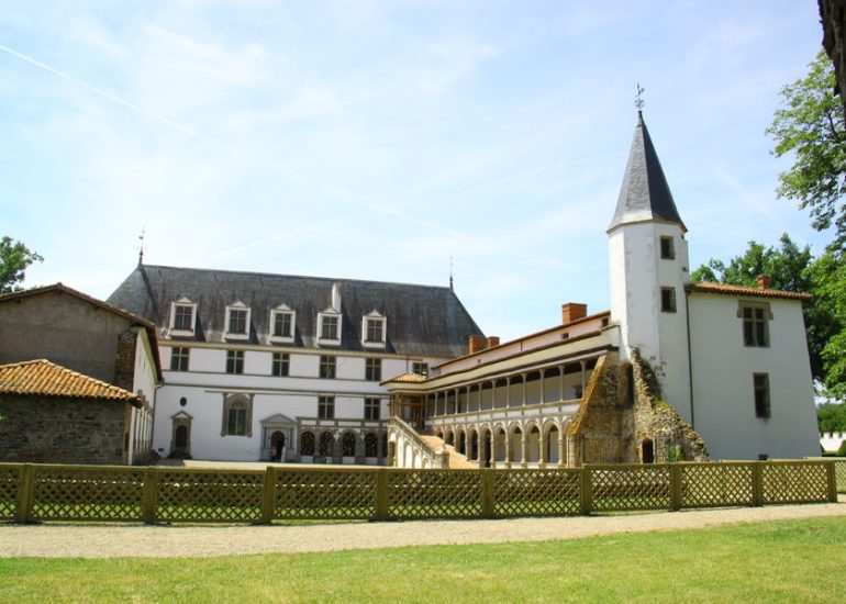 © Château de la Bâtie d'Urfé - M. BARRIER