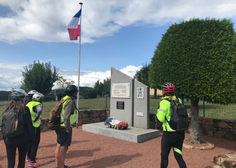 © Balade à vélo électrique ... les chemins de la mémoire - OT Forez-Est