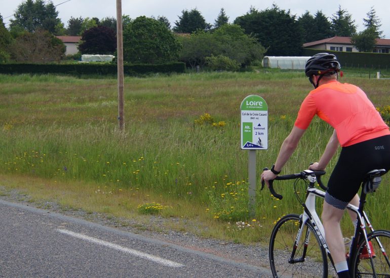 © Boucle cyclable F9 : prenez de l'altitude à vélo : Balbigny / Violay - OT Forez Est