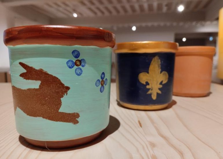 © Atelier enfant - Peinture sur poterie - château montrond les bains