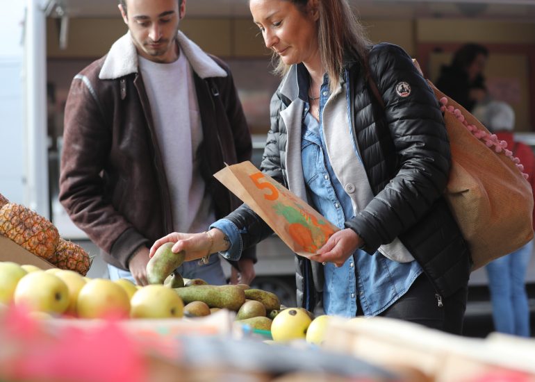 © Marché hebdomadaire - Hubert Genouilhac - Photupdesign