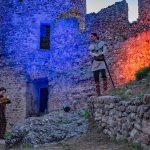 © Quête chevaleresque à Couzan – visite théâtralisée nocturne - Office de tourisme Loire Forez