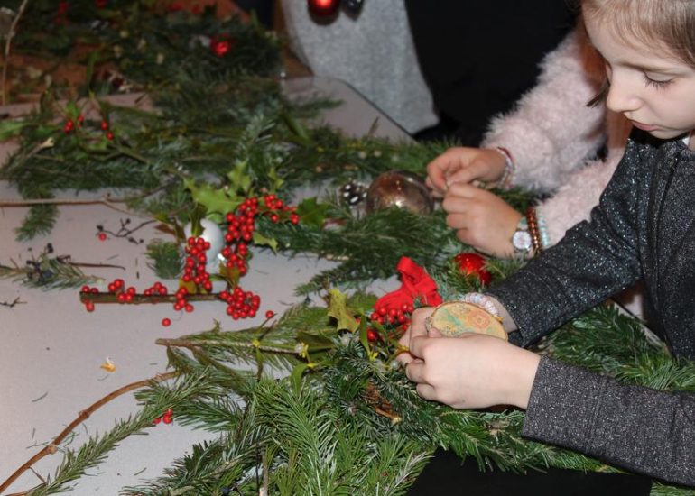 © Atelier couronne de Noël - ecomusée des monts du forez