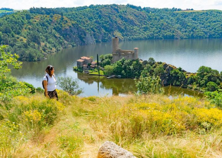 © Point de vue sur l'ile de Grangent - OT Loire Forez