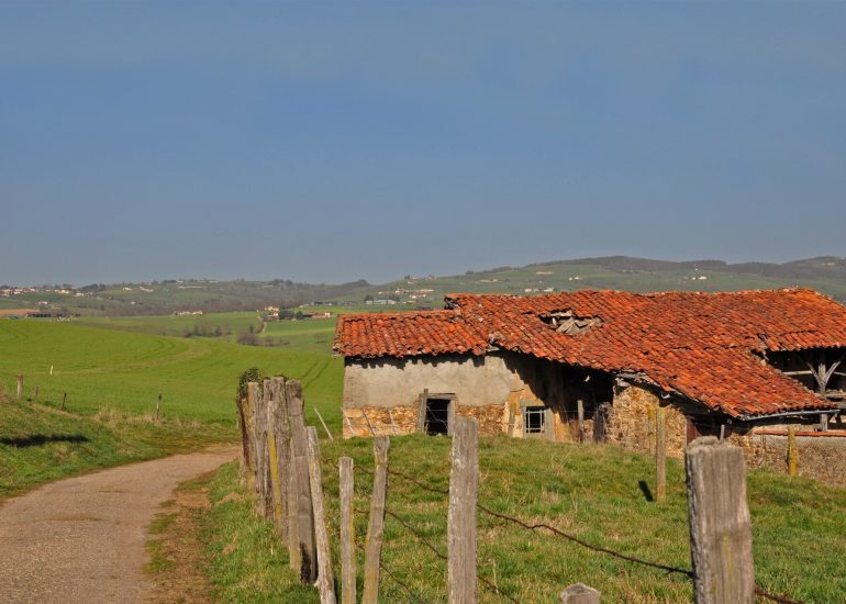 © Balade à vélo électrique… les paysages des Monts du Lyonnais_Chazelles-sur-Lyon - OT Forez-Est