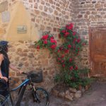 © Balade à vélo électrique ... les villages médiévaux_Pouilly-lès-Feurs - OT Forez Est