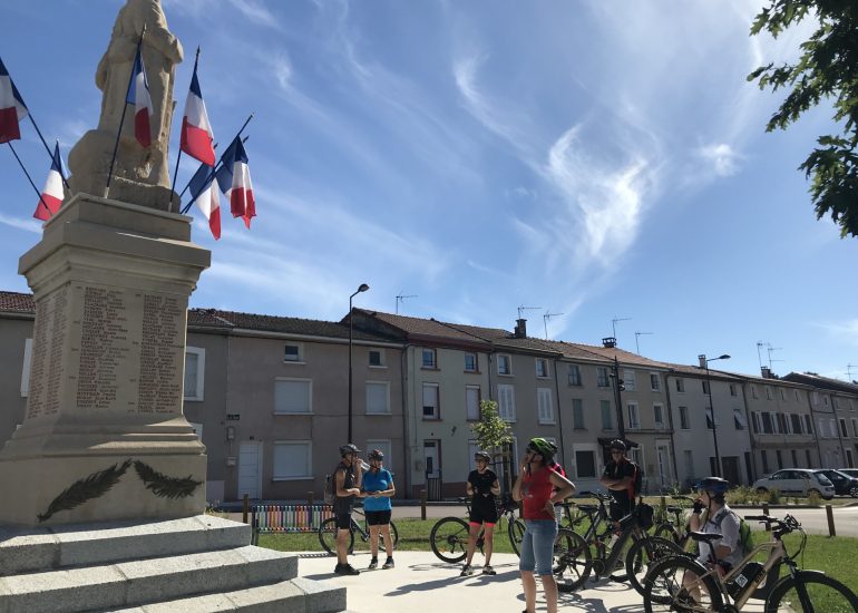 © Balade à vélo électrique… les chemins de la mémoire_Montchal - OT Forez Est