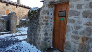 Toilettes publiques et point d'eau