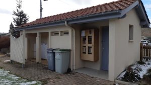 Toilettes publiques et point d'eau