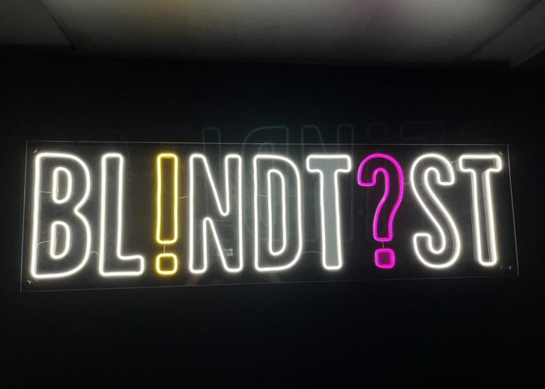 © NEON BLINDTEST.jpg - Blind Test