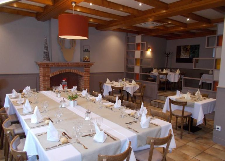 © Restaurant Le Dolmen –  Traditionelle Küche (und Hotel) - Restaurant Le Dolmen chambres d'hôtes à Luriecq 42380