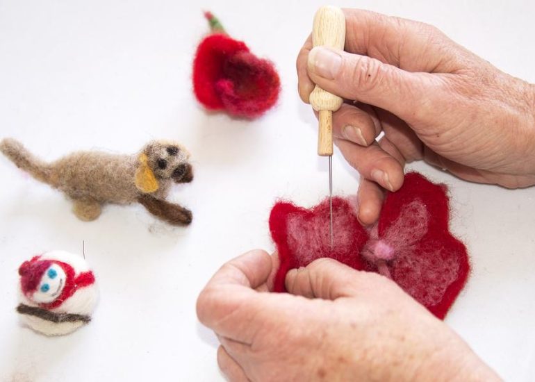 © Workshop - Wool felting, create your own pouch - Atelier Musée du Chapeau