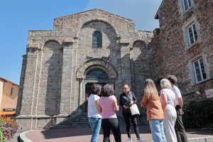 Visite les peintures murales de l'église prieurale