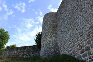 Vestiges du château fort de Leignecq