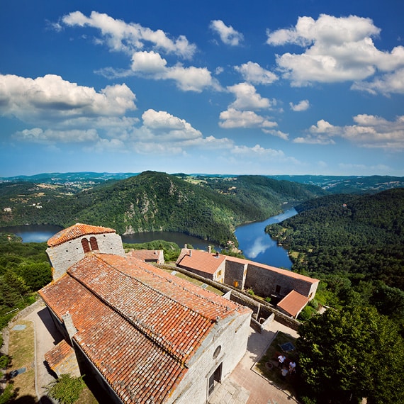 Vue sur les gorges de la Loire depuis la tour de Chambles