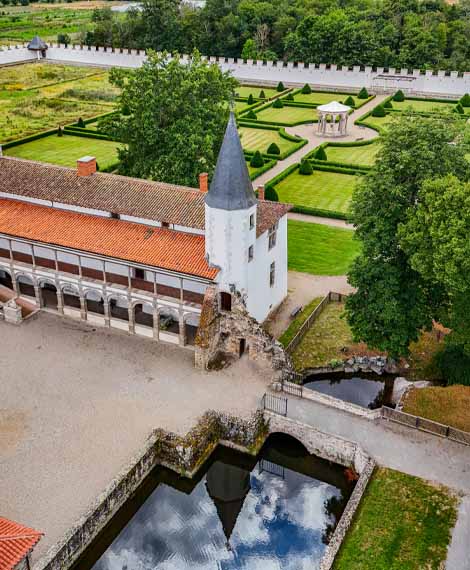 Château et jardins de la Bâtie d'Urfé à Saint-Etienne-le-Molard